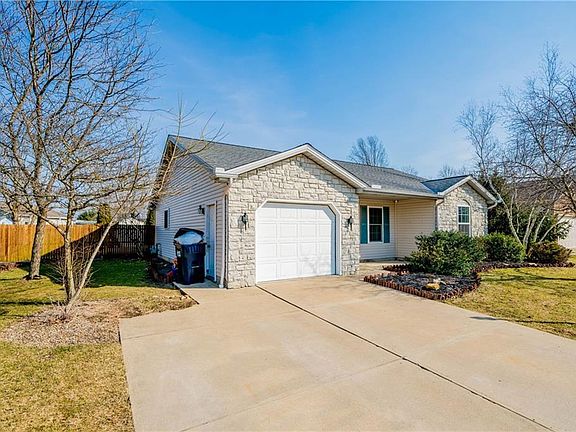 3rd image of 271 Eastlake Dr