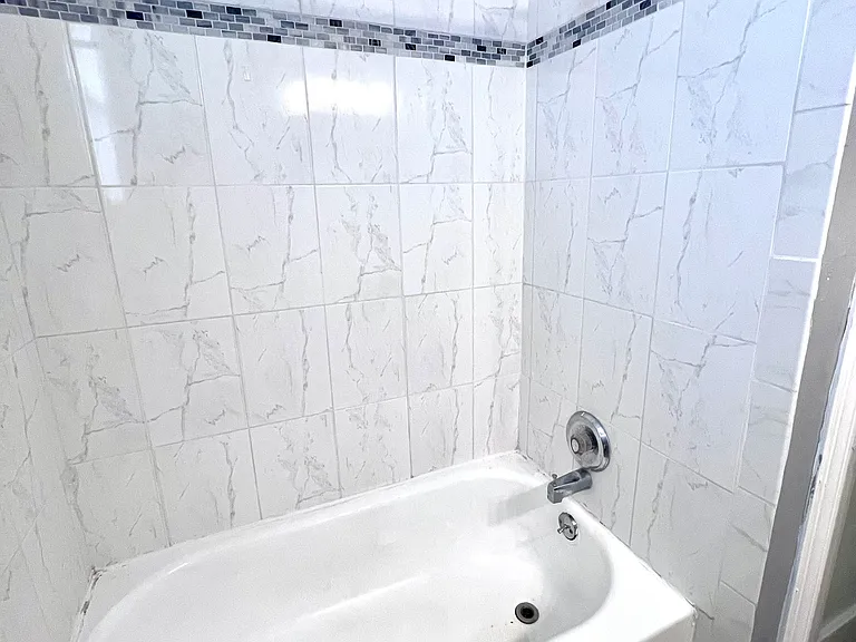 210 Pennsylvania Ave #1 — Photo 27