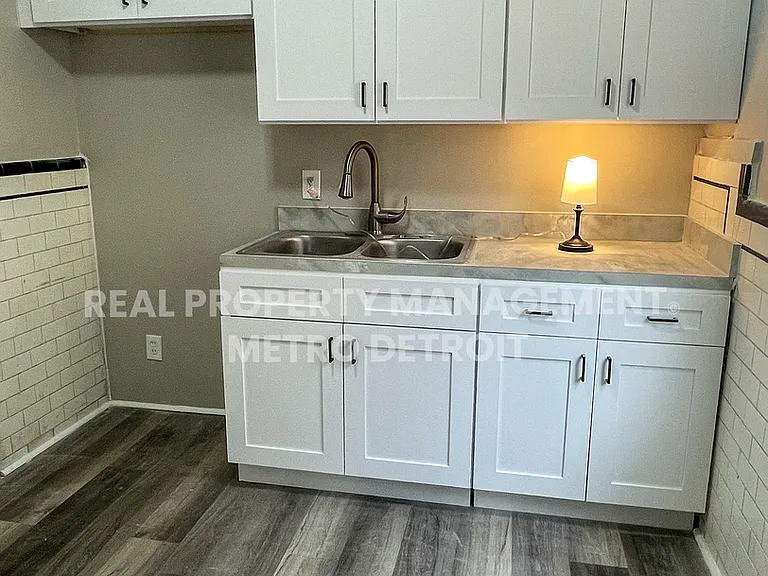 16210 Ferguson St — Photo 7