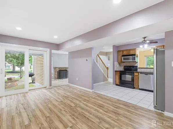 38 Cherrywood Dr, Somerset, NJ 08873