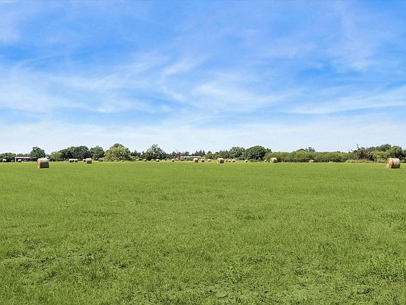 4th image of 1 Klaus Rd