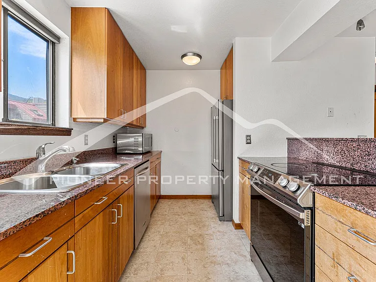 780 Walnut St #D — Photo 10