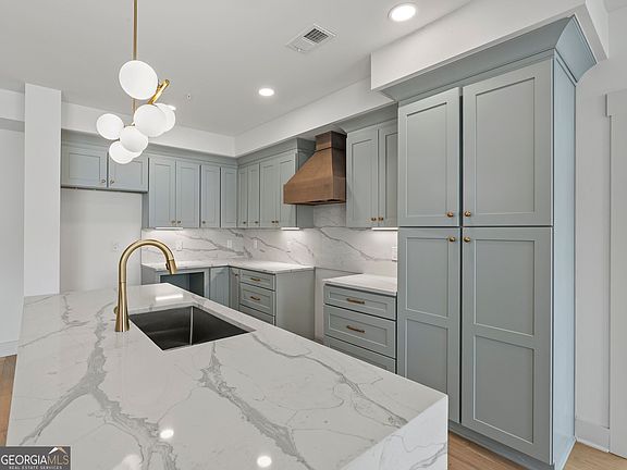 4th image of 1050 Blair Ln #202