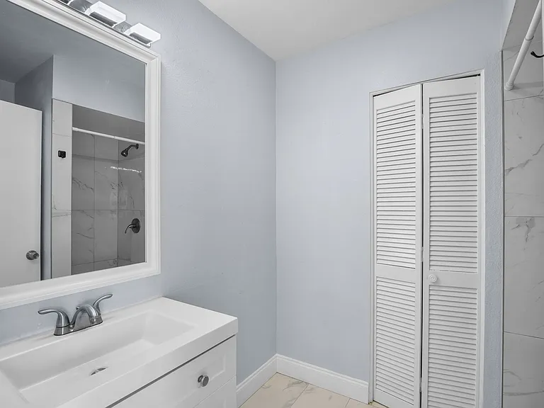 1828 S Park Ave — Photo 15
