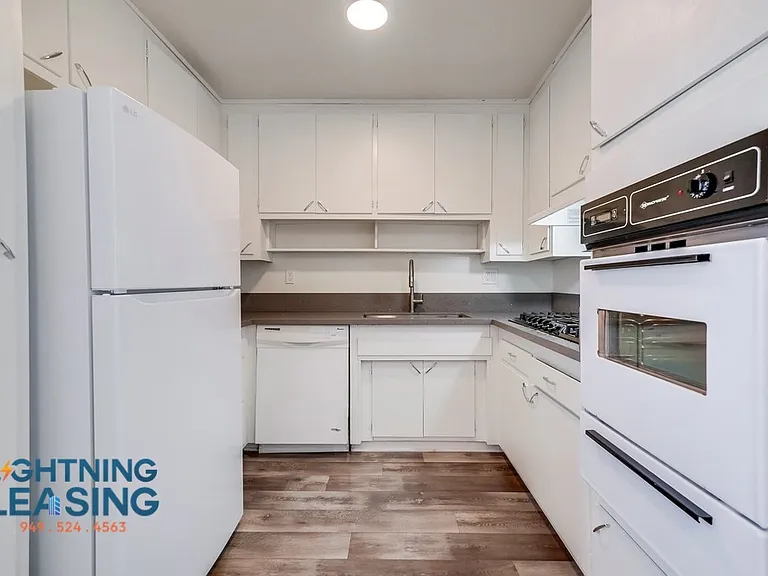 5415 Corteen Pl #11 — Photo 2