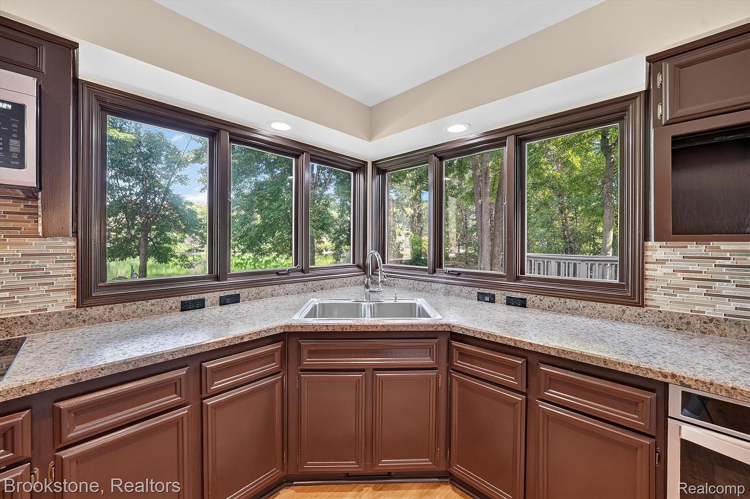 11390 Silverlake Ct, photo 17