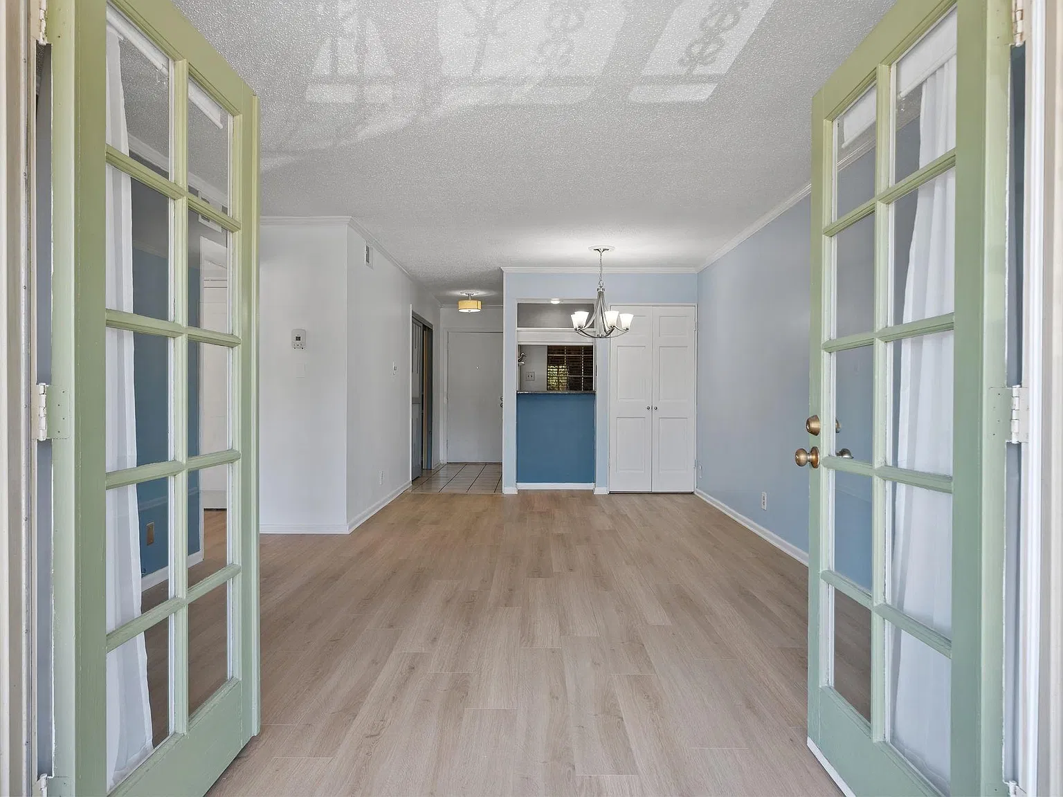2 bed, 872 sqft, $1,550 — Photo 4