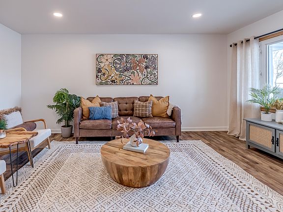 3rd image of 1715 E Avenue D