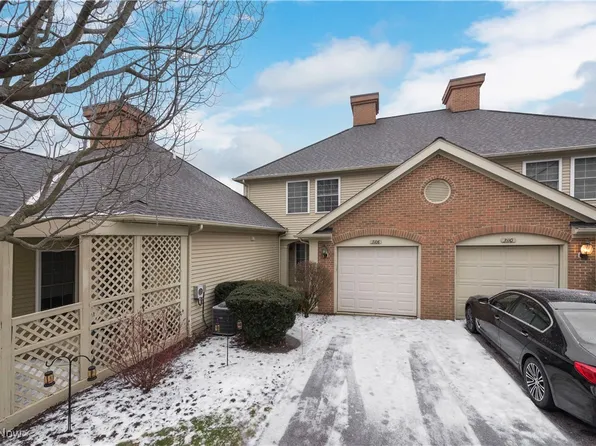 3106 Village Green Dr, Westlake, OH 44145