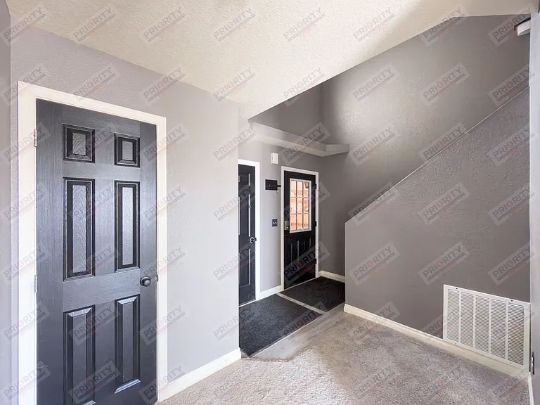3301 Quacker Ave — Photo 3