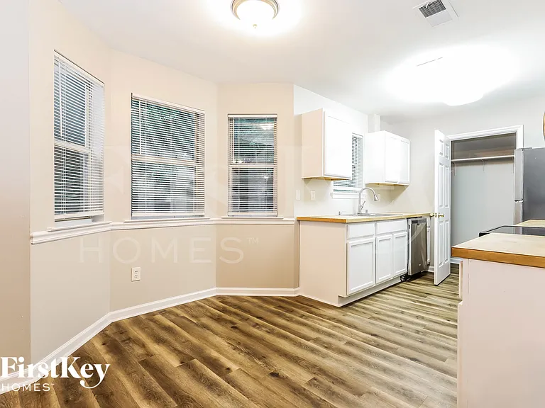 35 Peachtree Way — Photo 4