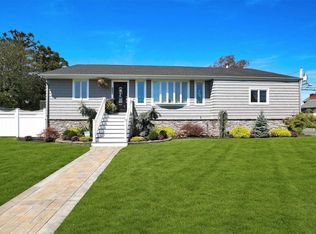 114 Canal Rd, Oakdale, NY 11769