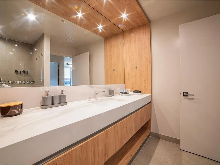 11 NE 6th 1403 Miami #1403 — Photo 15
