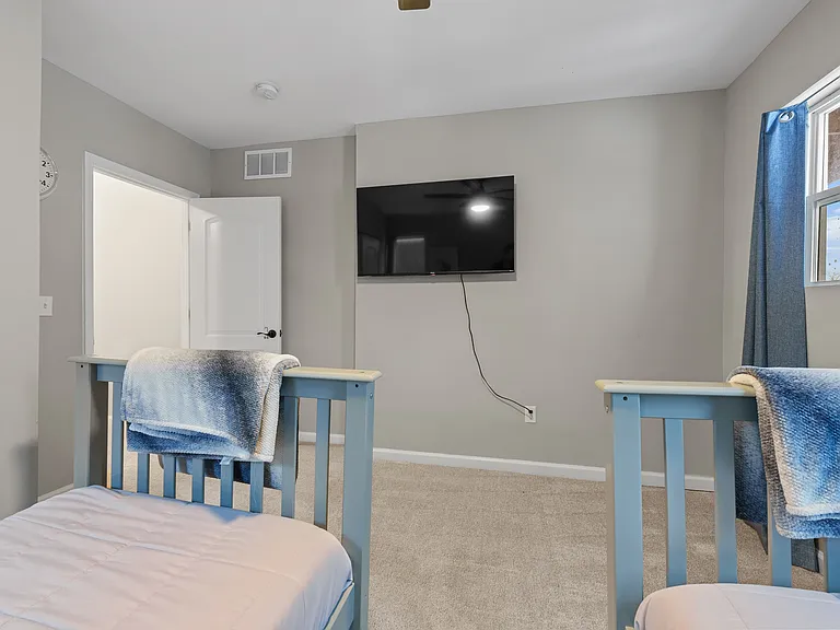 536 Oakwood Ave — Photo 10