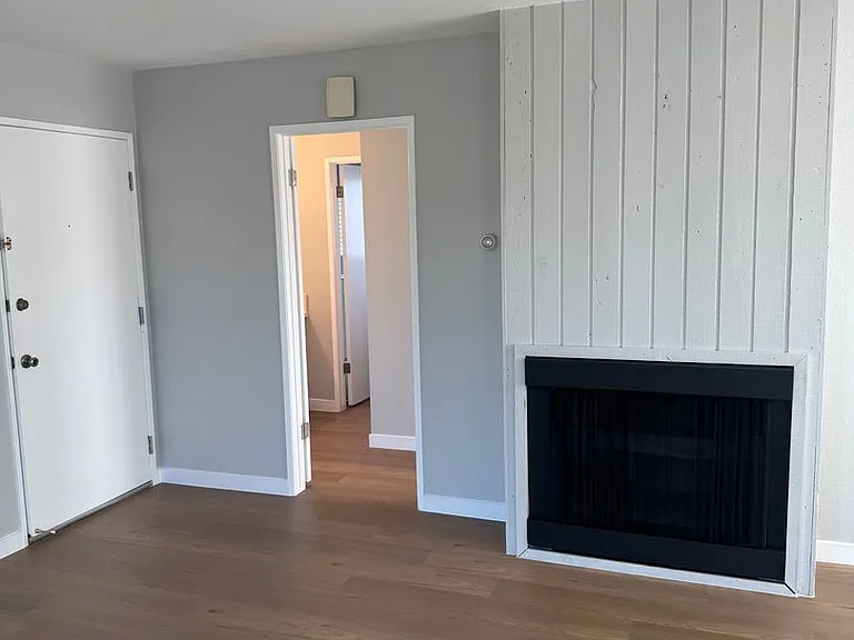 Harbor Terrace Apartments — Photo 14