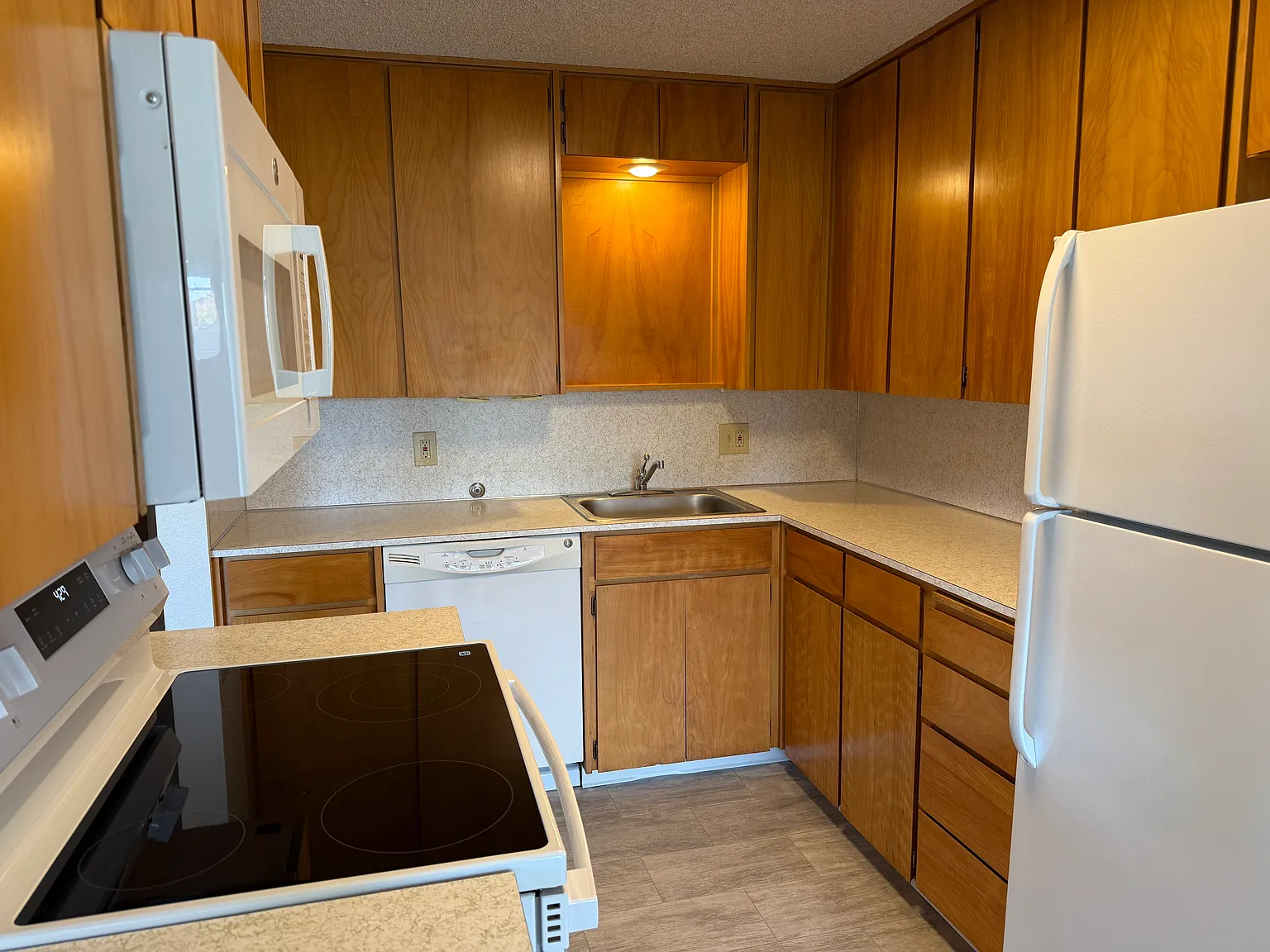 2 bed, 1200 sqft, $2,399 — Photo 2