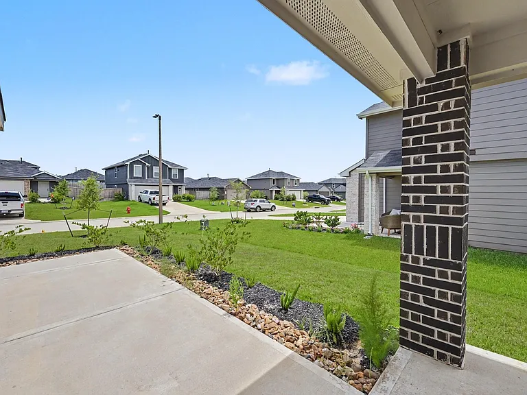 40839 Hawthorne Glades St — Photo 5