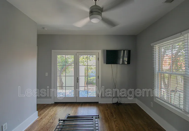 13 Corinne St — Photo 10