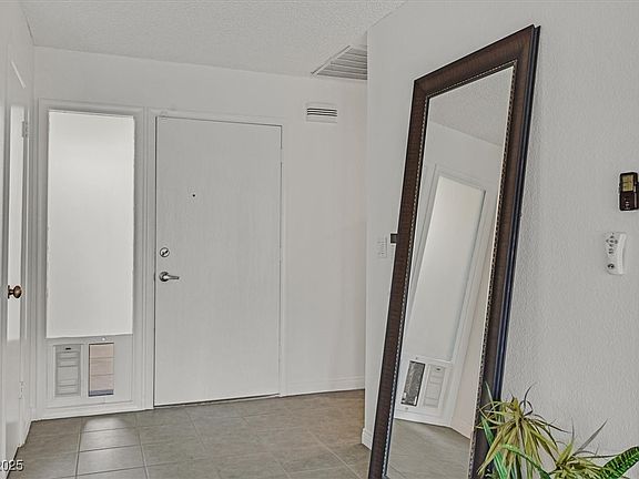 3rd image of 3989 Parkhaven Dr