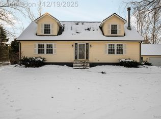 7097 Chase Lake Rd W, Fowlerville, MI 48836