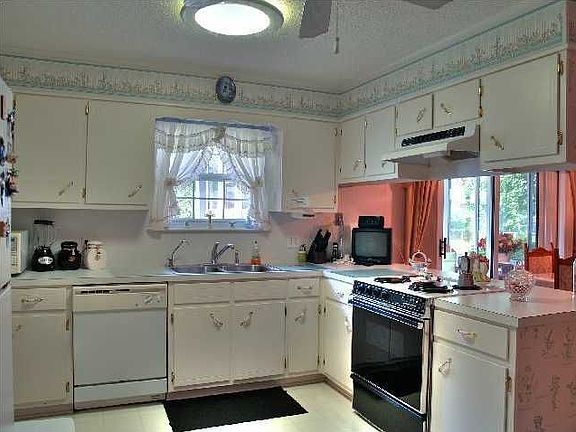 3rd image of 7620 Long Meadow Ln