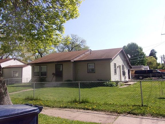 2nd image of 2212 Margaret St N