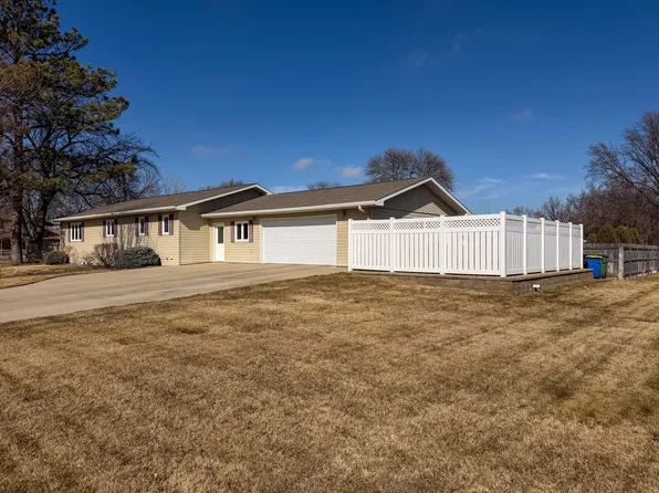 1472 Ohio Ave SW, Huron, SD 57350