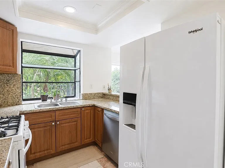 1230 S Barranca Ave #F — Photo 7