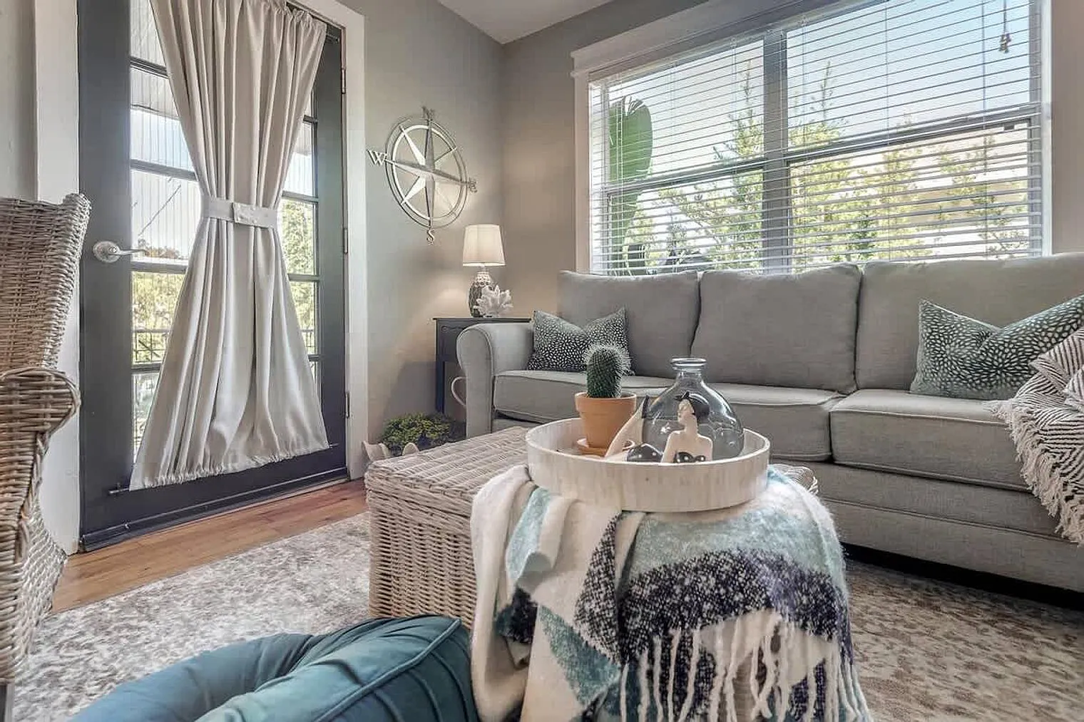 4 bed, 2.0 bath, $9,379 — Photo 2