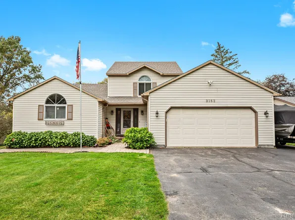 3162 Skyview Ct, Brighton, MI 48114