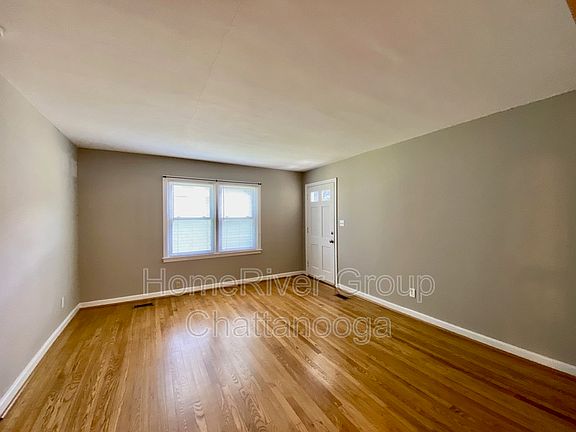4th image of 4909 Carolyn Ln