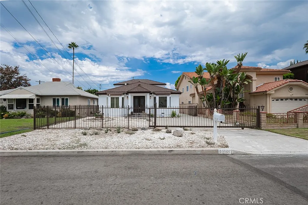 5 bed, 3101 sqft, $7,499 — Photo 2