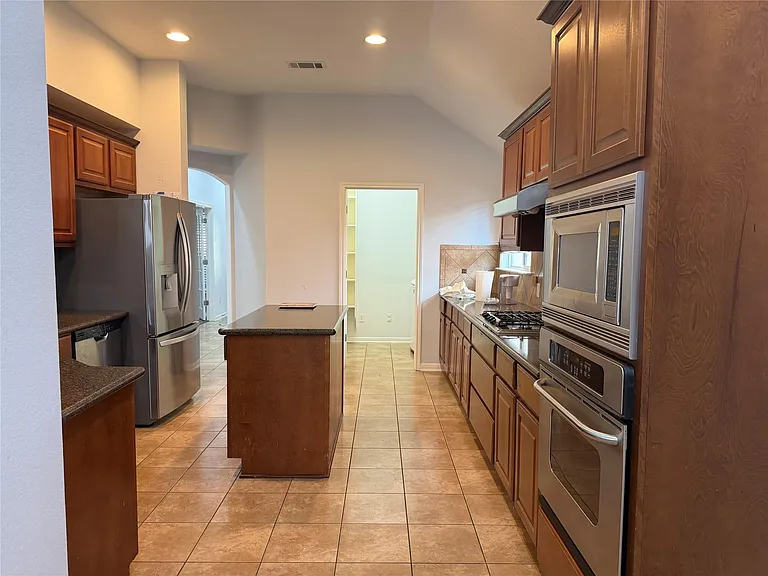 15228 Fernhill Dr — Photo 2