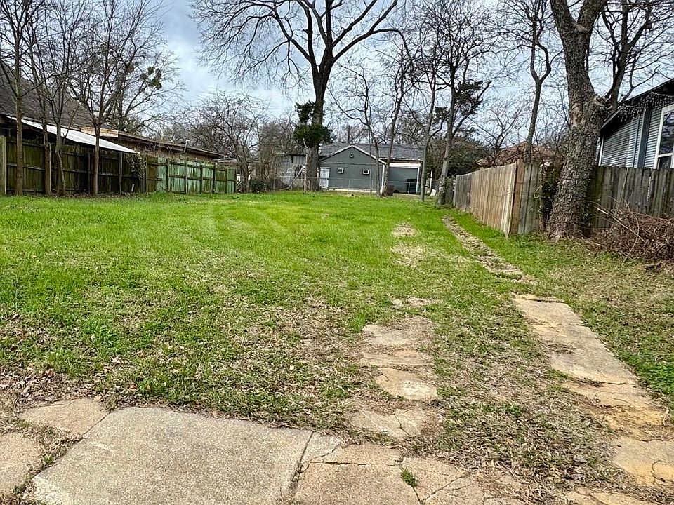 2nd image of 706 N Della Ave