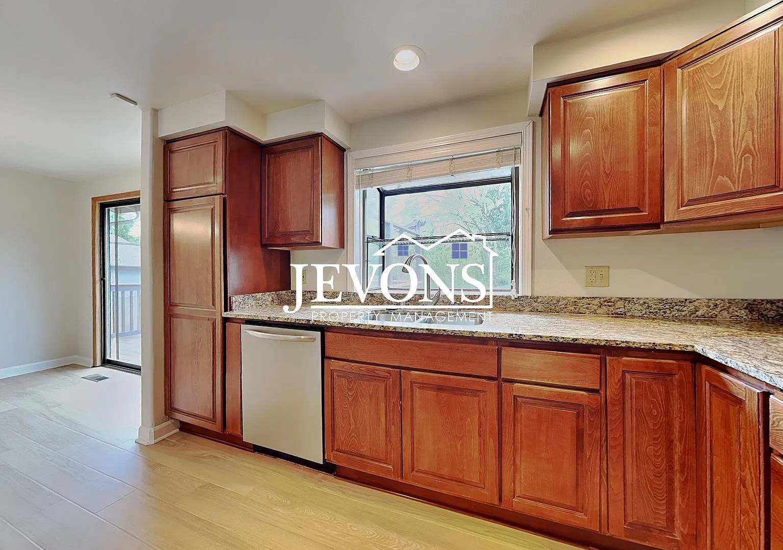 Discover Your New Home in Renton - Lawn care is provided and paid for by the owner. — Photo 3