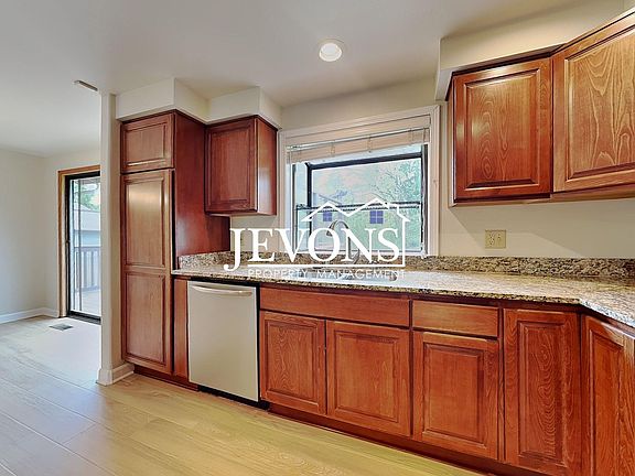 3rd image of 802 S 31st St