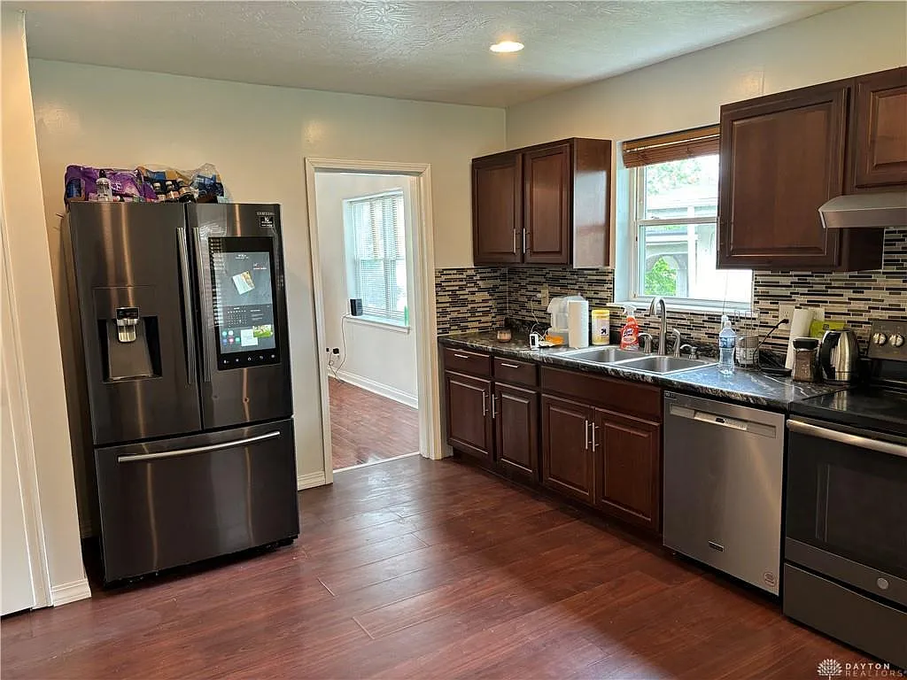 3 bed, 2.0 bath, 1610 sqft, $1,800 — Photo 3