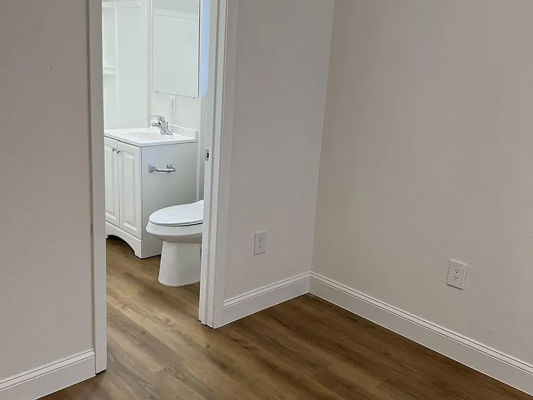320 S 4th St — Photo 12