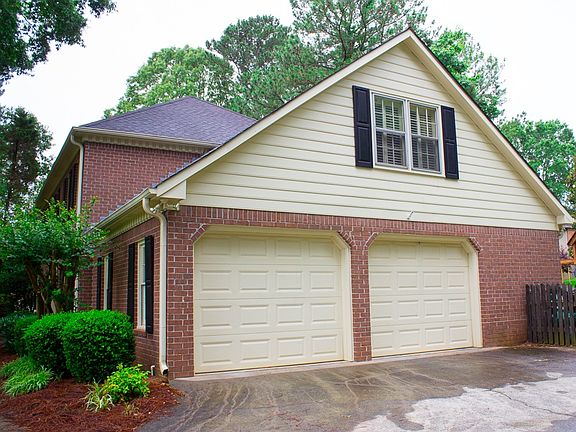 3rd image of 3229 Chinquapin Ct