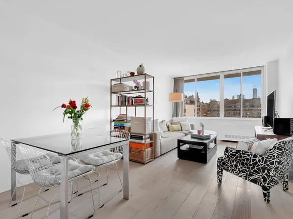 22 West 15th Street image 1 of 10