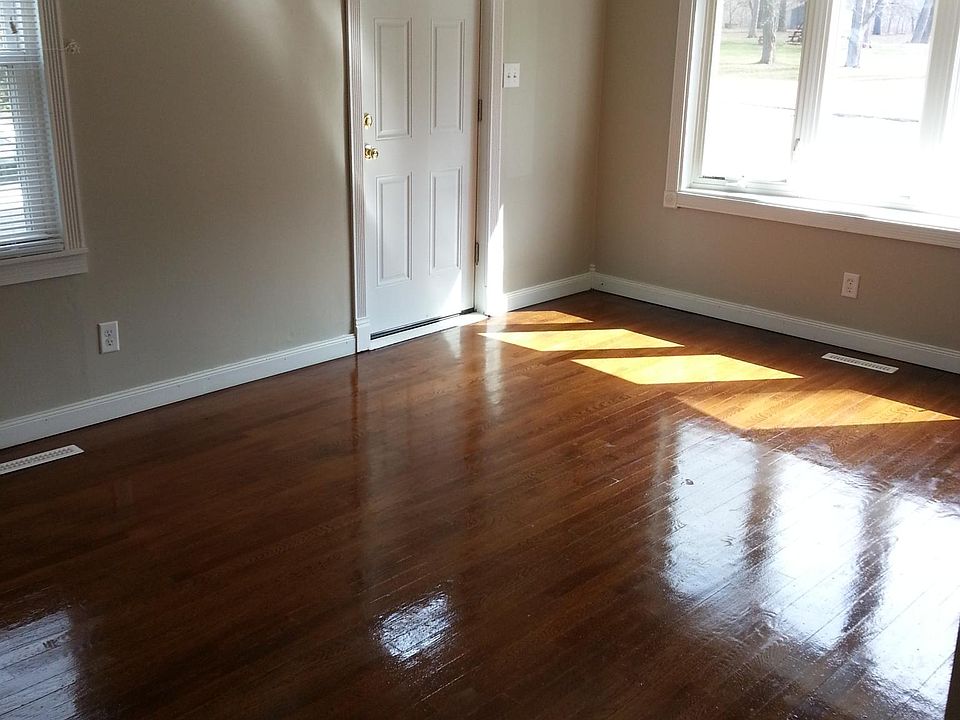 1st image of 410 W Avenue H