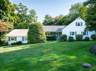 25 Langeland Dr, Mount Kisco, NY 10549