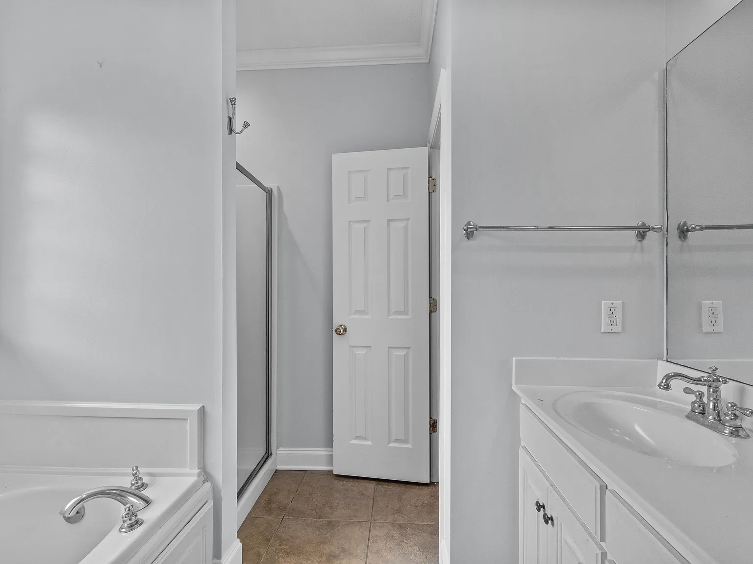 4 bed, 1963 sqft, $2,800 — Photo 4