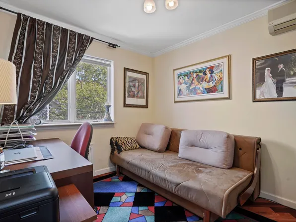 2514 Hubbard Street image 3 of 30