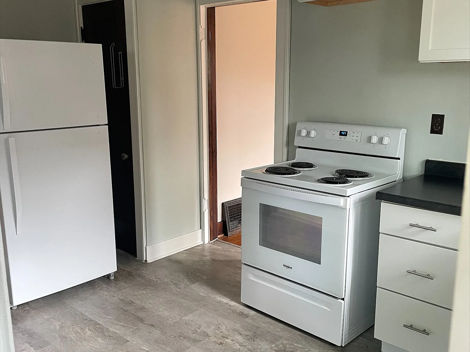 3 bed, $1,575 — Photo 2