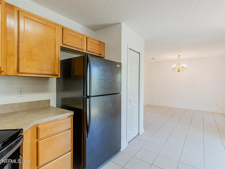 1630 Vineland Cir #B — Photo 18