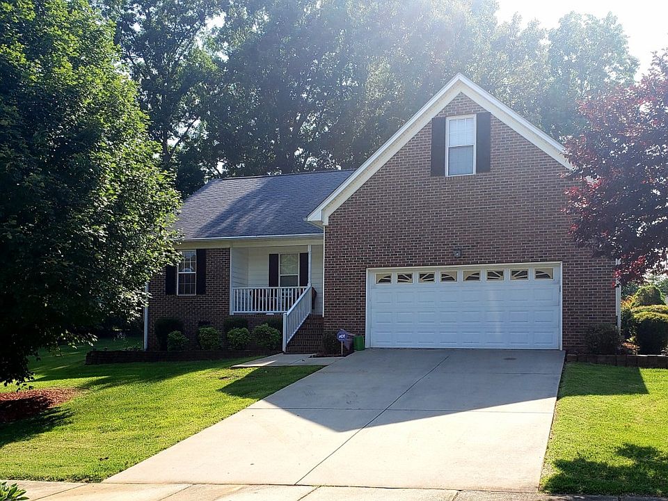 1st image of 301 Stonehedge Dr