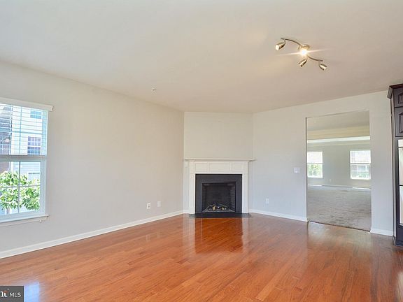5th image of 2293 Kew Gardens Dr