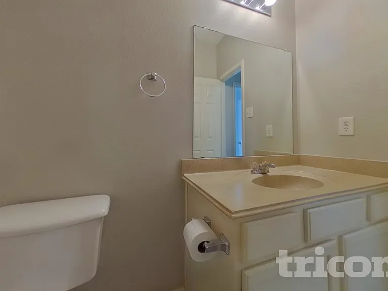 716 Kentucky Derby Ln — Photo 9