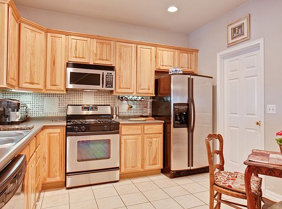 5th image of 229 Berkshire Dr